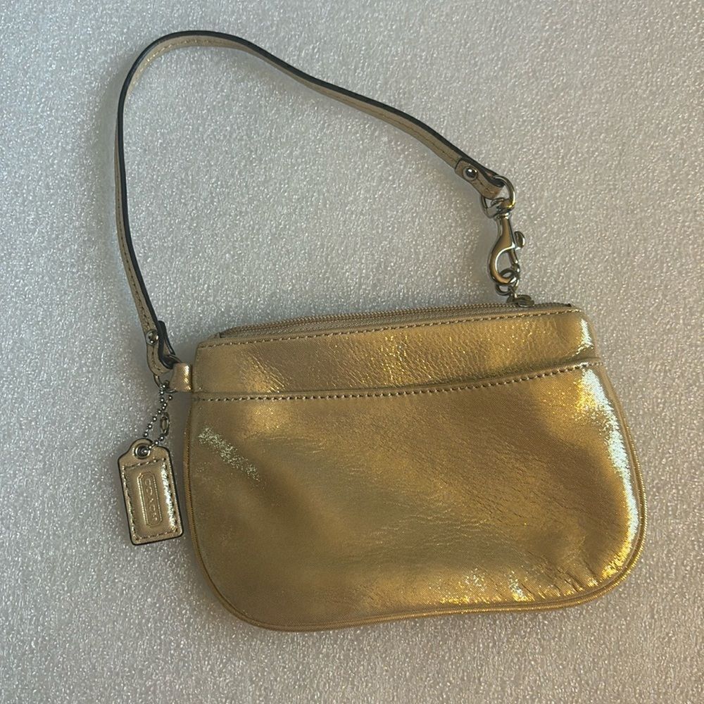Adorable Coach Metallic Gold Leather Glossy  Small Wristlet - Picture 2 of 8